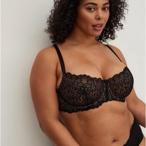 Black and nude lace underwire bra